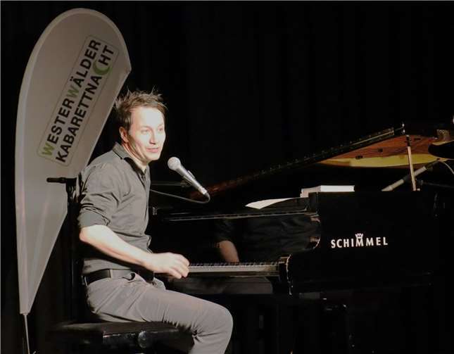 Die jährliche „Westerwälder Kabarettnacht“ der Kleinkunstbühne Mons Tabor findet am 15. und 16. März 2024 erstmals in der sanierten Waldbachhalle in MT-Eschelbach statt. Foto: Uli Schmidt