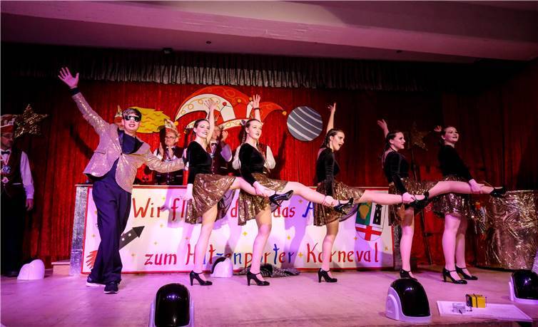 Die jecken Darbietungen auf der Bühne begeisterten das Publikum.