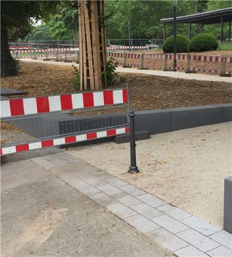 Die jetzt freigegebene Rampe vom Kurpark hinunter zum Rheinufer, vom Rhein aus gesehen rechts von der Treppenanlage.Fotos: KMI