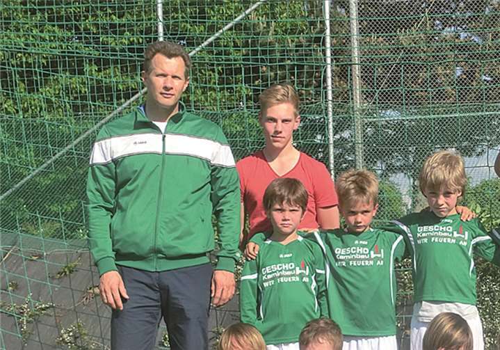 Die jüngere F-Jugend des SV Wormersdorf läuft ab sofort in neuen Trikots auf.privat