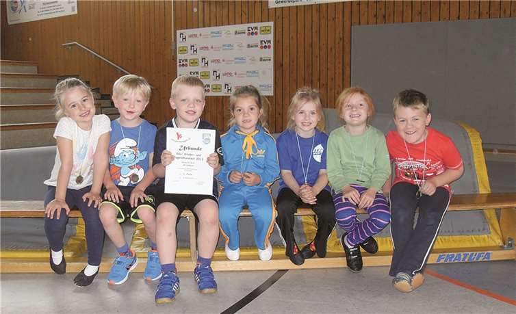 Die jüngsten Medaillenträger des SV Urmitz beim Gau-Kinder- und Jugendturnfest. Benedikt Beck (3.v.l.) erreichte sogar den ersten Platz.privat