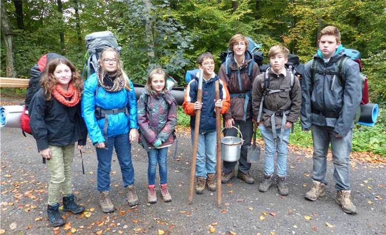 Herbstfahrt der Pfadfinder durch bunt gefärbte Wälder