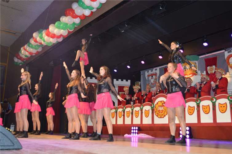 Tolles Programm mit Musik, Comedy und Tanz Die jugendlichen Magics der Magic Dancers begeisterten mit ihrem rasanten und akrobatischem Tanz auf der Bühne