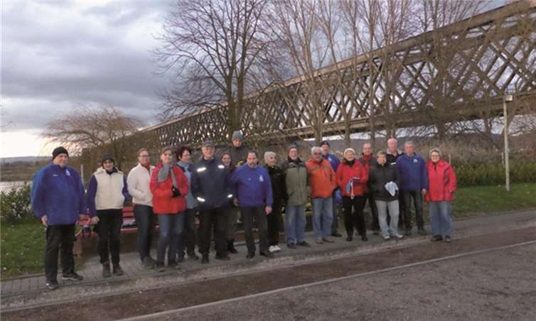 Die junge Boule-Mannschaft des SV Urmitz hielt ihre erste Mitgliederversammlung ab. Die Abteilungsleitung der Urmitzer Bouler: (v.l.) Adi Ahrenberg, zweiter stellv. Abteilungsleiter, Harald Kessler, Abteilungsleiter, Bernd Schwarz, erster stellv. Abteilungsleiter. Die Boule Familie des SV Urmitz spielt auch im Winter. privat