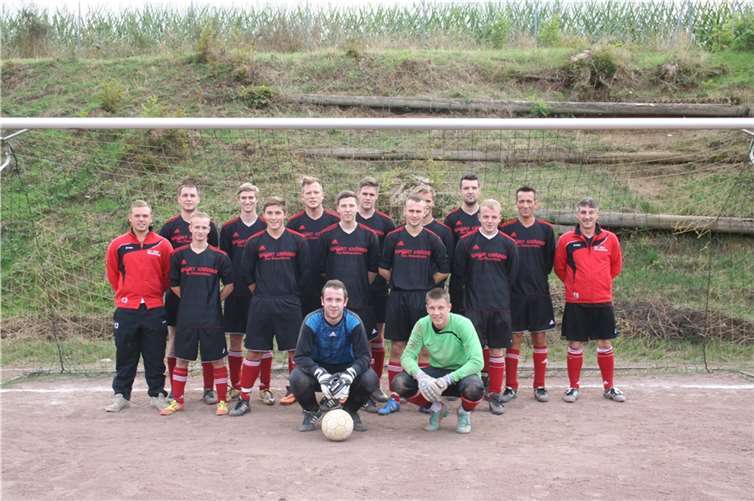 Die junge Mannschaft des RWD: hinten (von links): Thomas Rang, Philipp Hambach, Christian Plath, Dennis Wirtz, Tim Wiesemann, Dennis Moll, Rainer Heinen , Trainer Peter KrämerMitte: Betreuer Christian Koch, Dirk Ogrissek, Wolfgang Allendorf, Stefan Schumacher, Patrick Wax, Dominik Trimborn, vorne: Stefan Alshut, Michael HildebrandEs fehlen: Patrick Hippe, Nico Blöskin, Stefan Kleebank, Dominik Große, Michael Fischer, Tobias NisiusPrivat