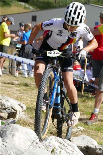 Die junge Sportlerin Emma Gasthauer aus Kettig.