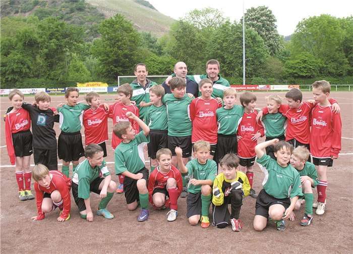 Die jungen Akteure mit ihren Betreuern. privat