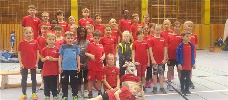 Die jungen Athleten der LG Maifeld-Pellenz beim Hallen-Team-Cup in Mayen.privat