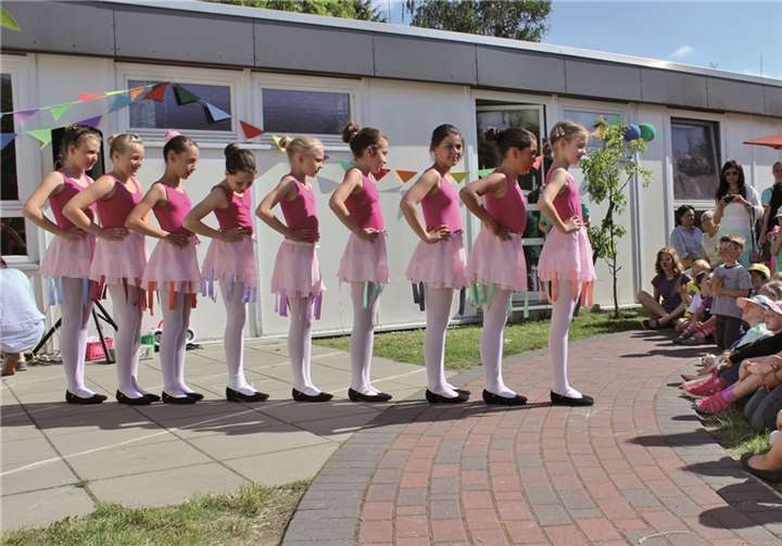 Die jungen Damen begeisterten mit ihrem Tanzauftritt.privat