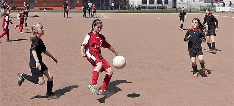 Die jungen Damen zeigen schon recht viel Ballgefühl. privat