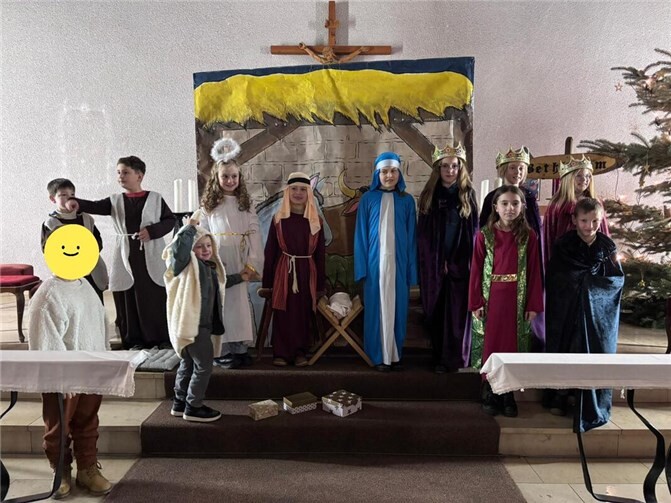 Die jungen Darsteller in der Sankt Marien Kirche Kretz. Foto: Steffi Kennert