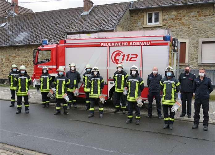 Die jungen Feuerwehrkräfte haben den theoretischen Unterricht online und den praktischen Teil unter Einhaltung der geltenden Hygienemaßnahmen absolviert.
