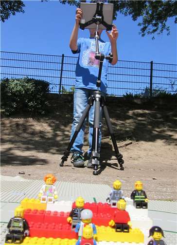 Die jungen Filmemacher produzierten unter anderem mit Lego - Figuren Trickfilme.Foto: Stadtverwaltung
