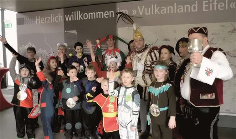 Die jungen Jecke mit Prinz Michael II. und seinem Hofstaat. Sabine Leonard