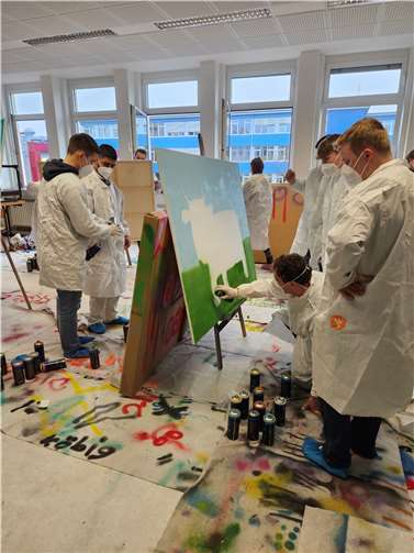 Die jungen Künstler hatten viel Spaß beim legalen Sprühen.