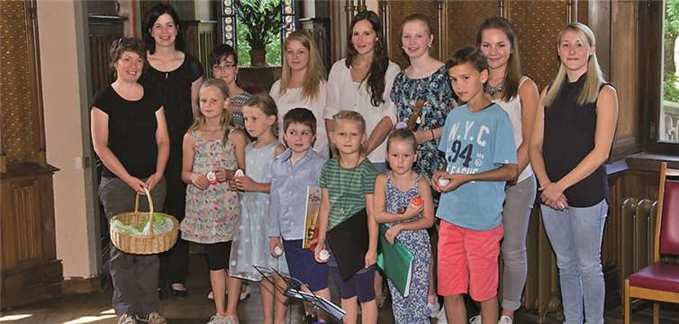 Die jungen Künstler und ihre Pädagogen.privat