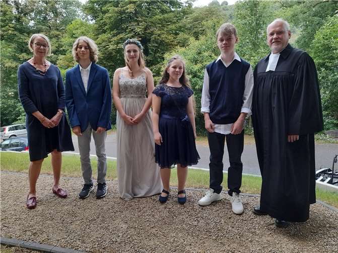 Die jungen Leute feierten ihre Konfirmation in der Apostelkirche. Foto: privat