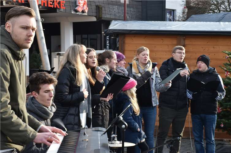 Die jungen Leute vom Glaubensforum sorgten für moderne adventliche Songs.