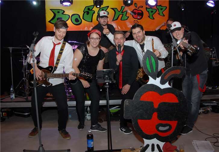 Die jungen Leute von „Bosskopp“ verstehen es immer wieder ausgezeichnet,mit ihrer Musik gute Laune und Stimmung im Saal zu erzeugen.