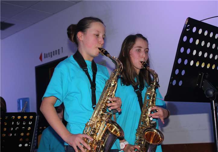 Die jungen Musiker freuen sich auf das Konzert. privat