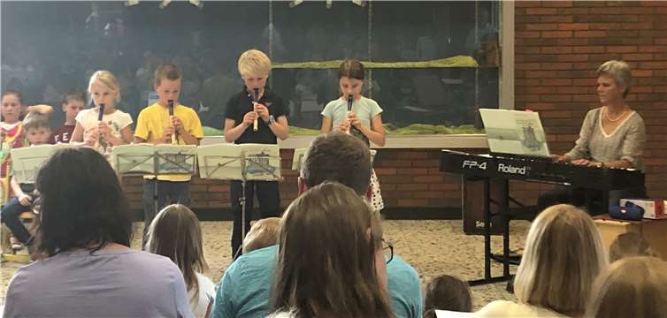 Die jungen Musikschüler beim Konzert in der Grundschule Merzbach.Foto: privat