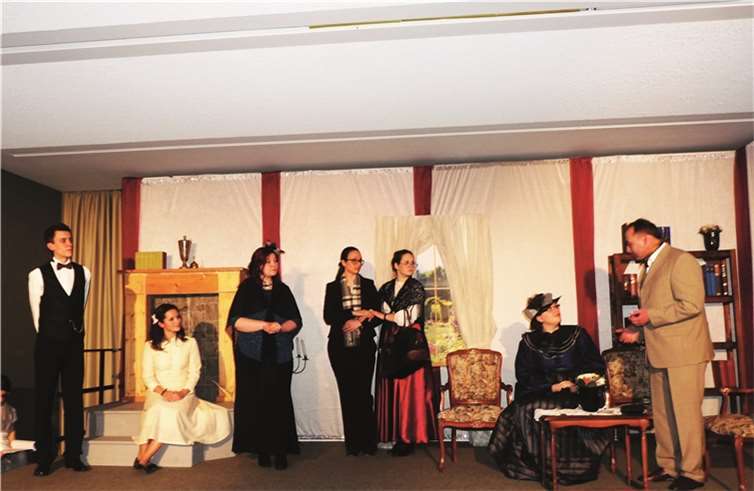 Die jungen Nachwuchsschauspieler brillierten während der mitunter endlos erscheinenden und verschachtelt formulierten Dialoge ohne auch nur einen Versprecher. -SF-