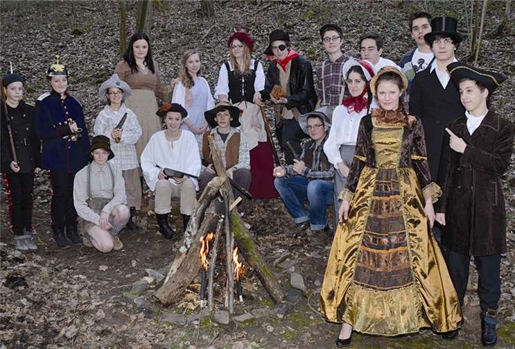 Die jungen Schauspieler präsentieren ein tolles Theaterstück.  privat