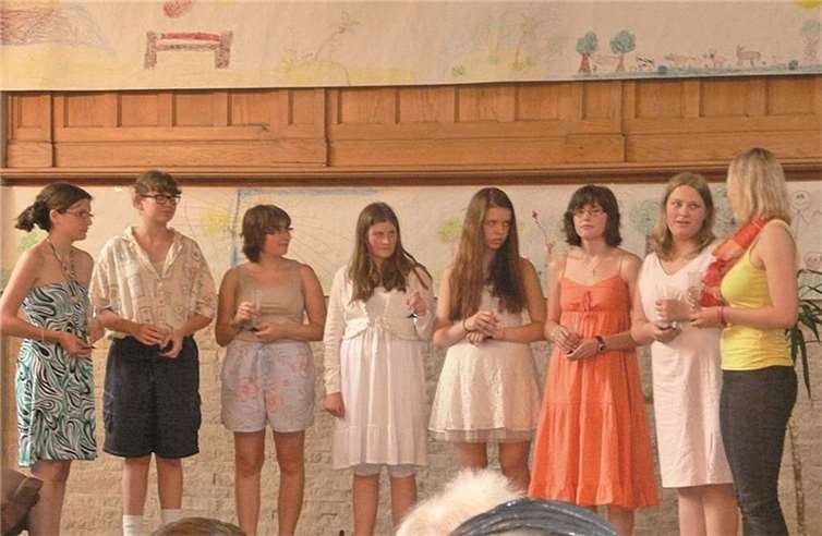 Die jungen Schauspieler zeigten hatten Spaß auf der Bühne.privat