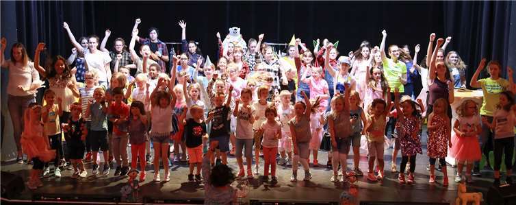 Die jungen SchauspielerInnen waren mit viel Freude am Werk. privat