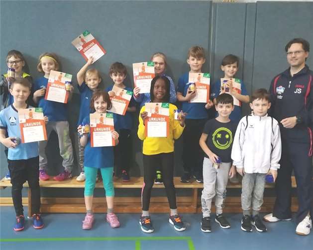 Die jungen Sportler konnten sich über Abzeichen und Kekse freuen. Foto: TTG Nettetal