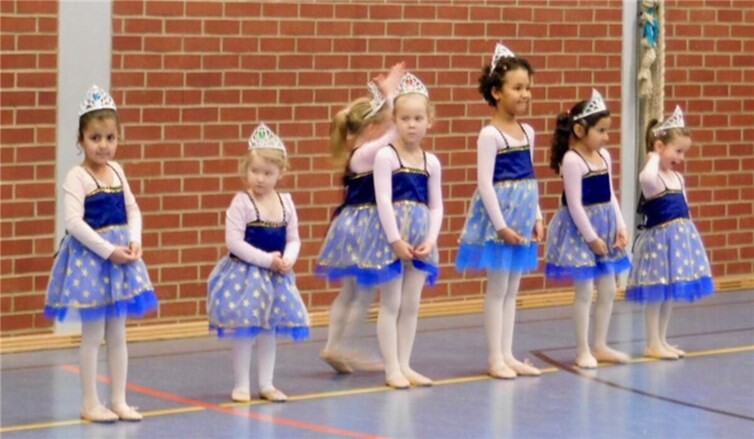 Die jungen Tänzerinnen begeisterten das Publikum.