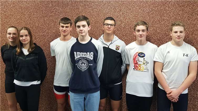 Die jungen Talente der RG Treis- Karden sind Schüler des Kurfürst-Balduin-Gymnasiums Münstermaifeld und werden unterstützt vom „Team Paris 2023“, dem Förderverein der RG Treis-Karden. V.li. Alena Roeser, Nika Freiwald, Karl Orthmann, Leon Bartsch, Felix Bischof, Benjamin Bröcker und Jan Schwab. Foto: privat