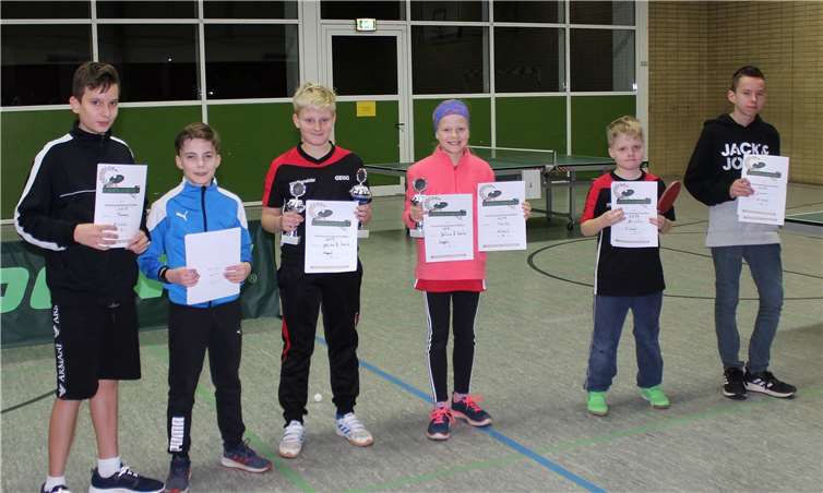 Die jungen Teilnehmer der Turniere wurden mit Urkunden und Pokalen belohnt.