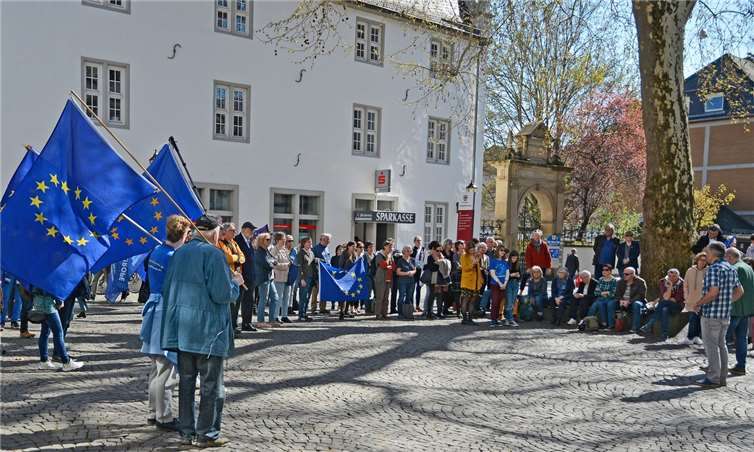 Die jungen Teilnehmer und Redner der gemeinsamen Demo von Fridays for Future und Pulse of Europe fanden deutliche Worte. Foto: privat