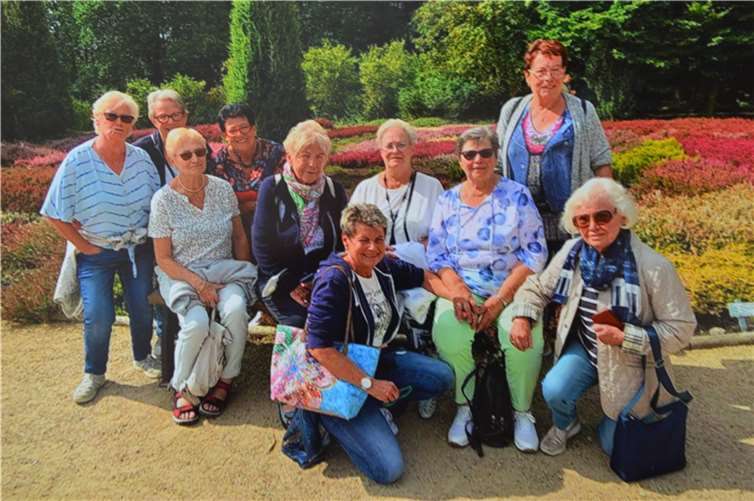 Die junggebliebenen Damen feierten das Jubiläum vor wenigen Tagen schon mit einer Jubiläumstour in die Lüneburger Heide.Foto: AB
