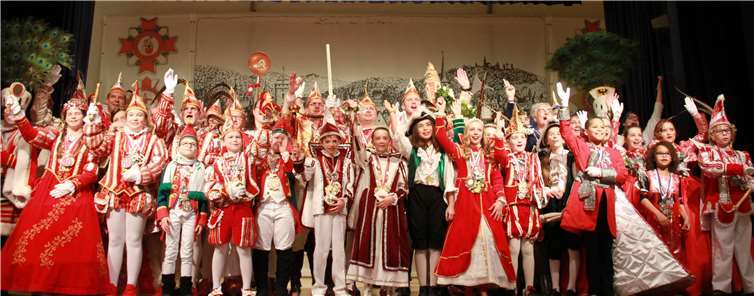 Die karnevalistischen Blaublüter rheinauf rheinab gaben sich auf der Bühne der Stadthalle die Ehre. Fotos: KBL