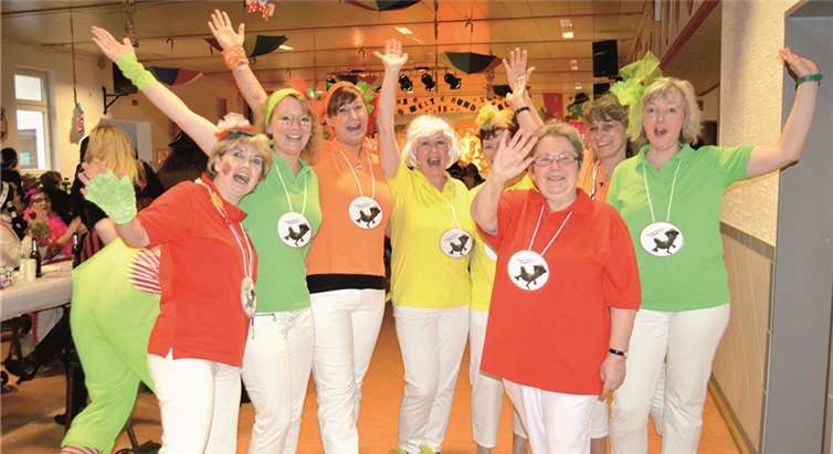Die „kecken Jecken“: Inge Assenmacher, Inge Joist, Sibille Schwiperich, Reingard Schwiperich, Martina Kündgen, Marion Spahn, Regine Olef und Nadine Schneider. AB