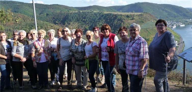 Die kfd-Gruppe beim Ausblick am Ausoniusstein.privat