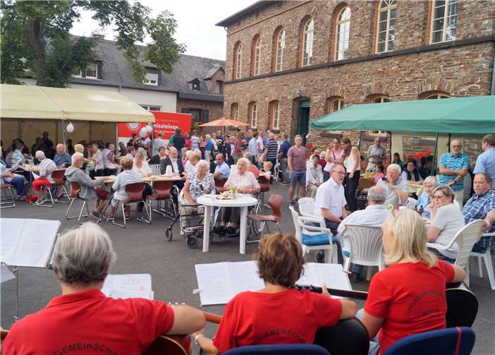 Die kfd St. Johannes Treis feierte am vergangenen Sonntag ihr 150jähriges Bestehen mit vielen Bürgern und Gästen.