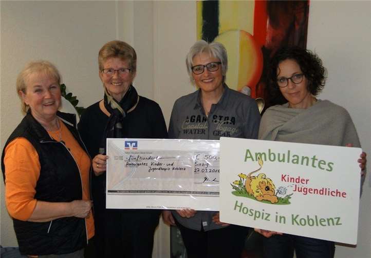 Die kfd St. Peter Westum überreichte dem ambulanten Kinder- und Jugendhospiz in Koblenz eine Spende von 500 Euro. Foto: privat