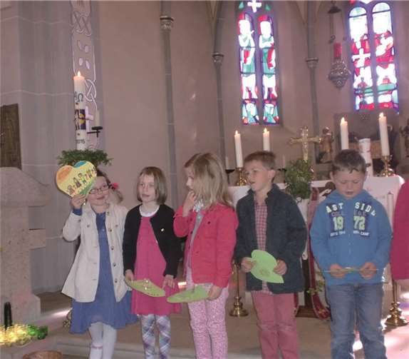 Die kleine „Aufführung“ ihrer Enkel erfreute die Großeltern in der Pfarrkirche in Hümmel.privat