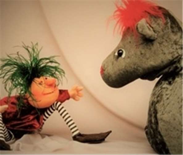 Die kleine Hexe Zauberfix und der Drache Otto. privat