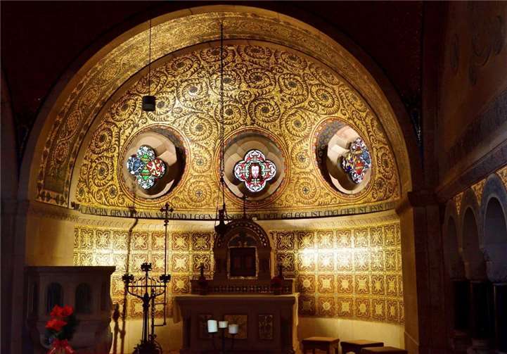 Die kleine Kirche in Mirbach mit außergewöhnlichen Mosaiken.Foto: privat