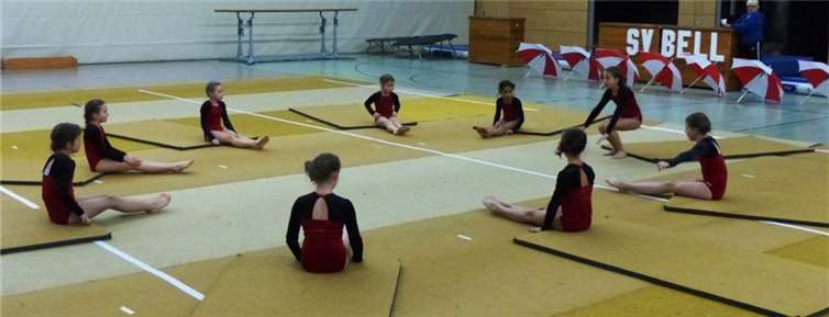 Die kleine weibliche Wettkampfgruppe bei ihrer Vorführung.