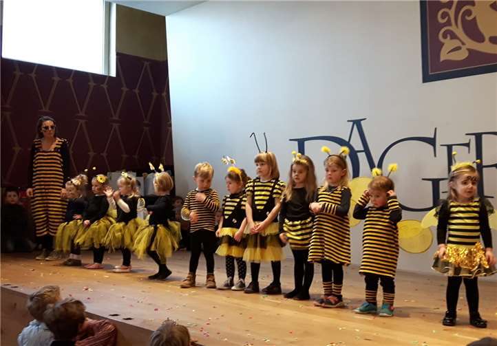 Die kleinen Bienen erwarten ihren Auftritt.Foto: privat