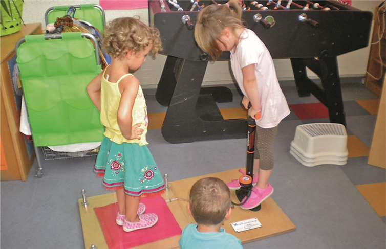 Die kleinen Forscher experimentierten mit großer Freude. privat