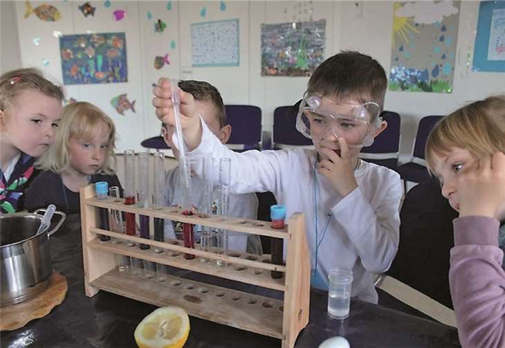 Die kleinen Forscher zeigten sich als wissbegierig und experimentierfreudig. privat