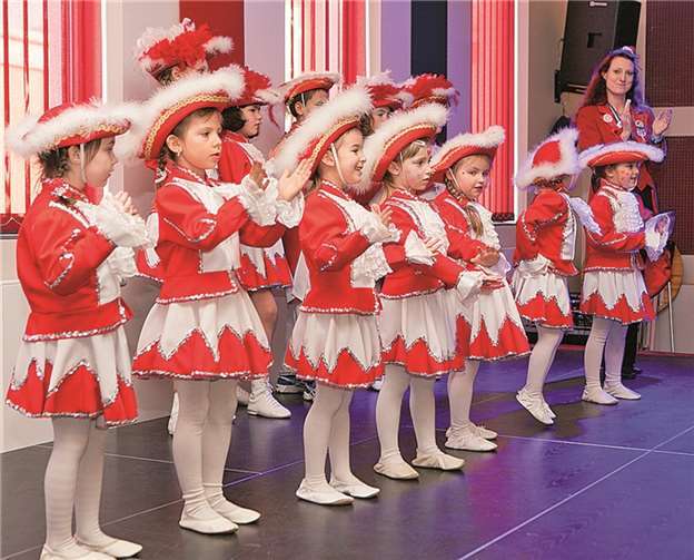 Die kleinen Funken der Birresdorfer Möhnen hatten einen umjubelten Auftritt beim Möhnenkaffee.JOST