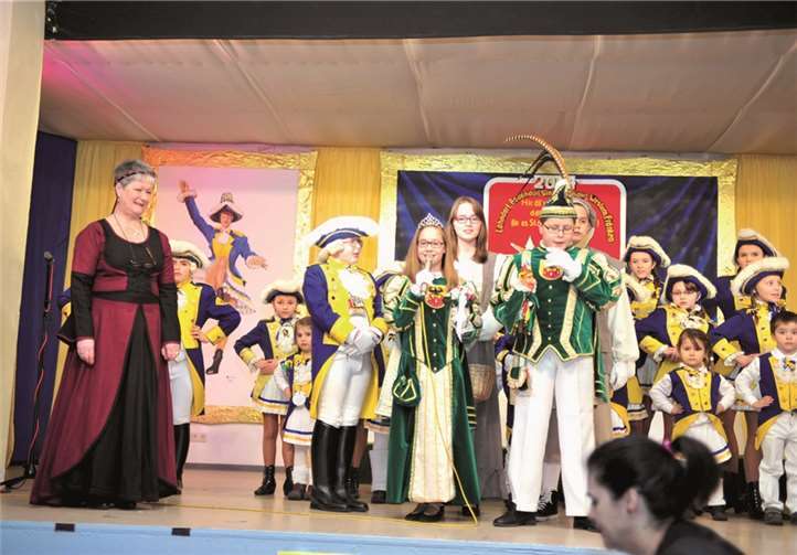 Die kleinen Jecken begrüßten das Kinderprinzenpaar Julian II. und Anna I..