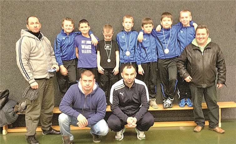 Die kleinen Rheinbacher Ringer freuen sich über ihre Medaillen. privat